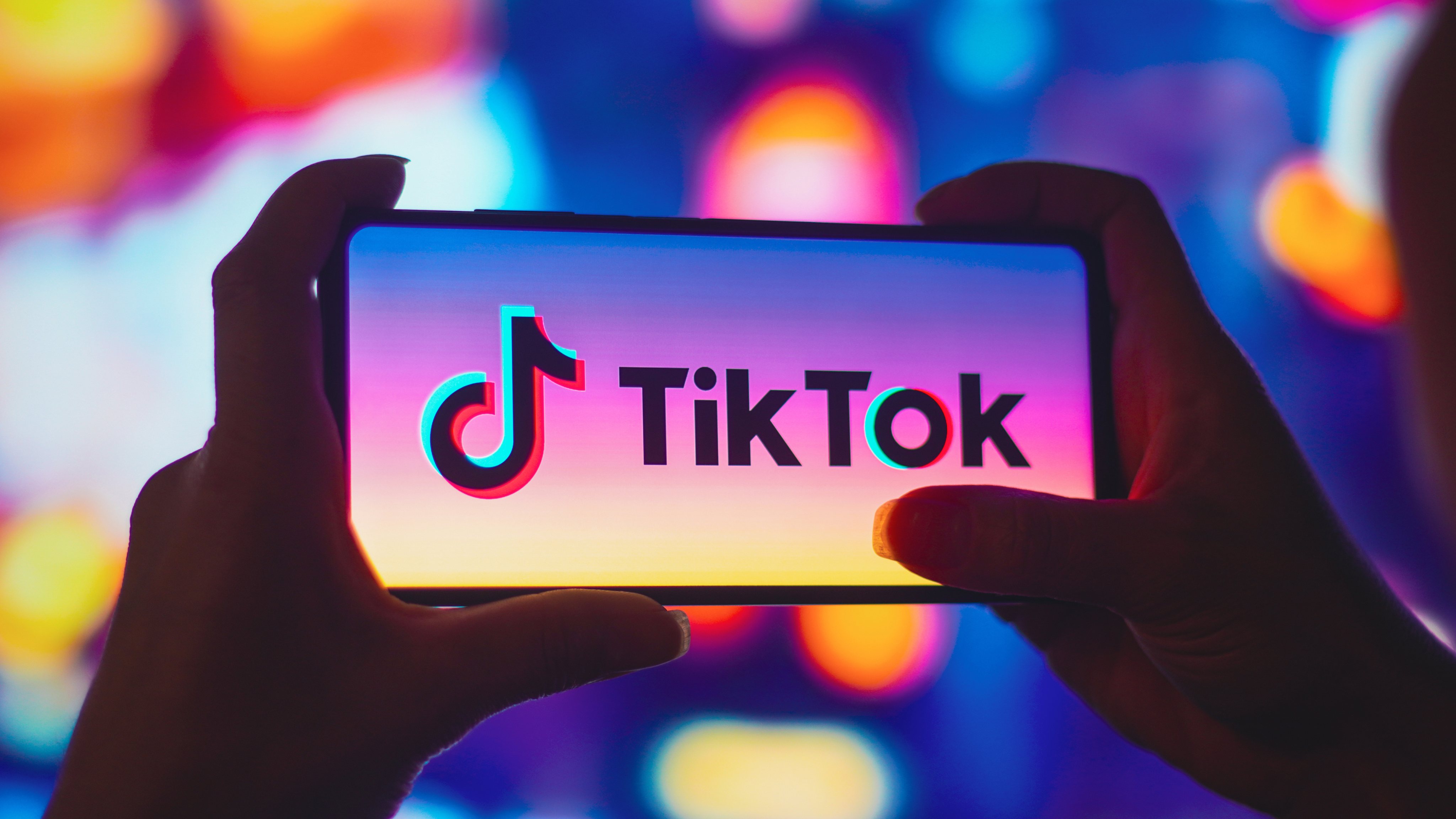 TikTok atualiza linhas orientadoras para reforçar segurança da comunidade –  Observador