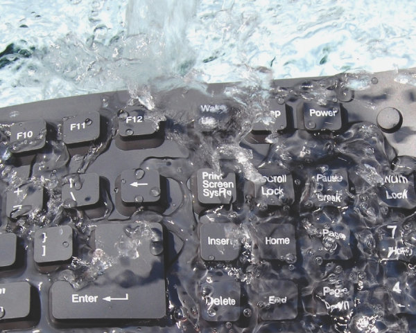 Khắc phục tình trạng bàn phím laptop bị dính nước