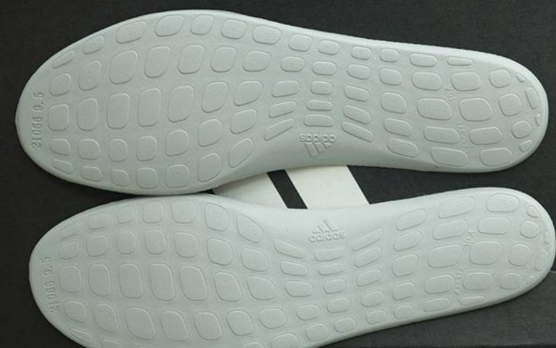 Cách check giày Adidas chính hãng để phân biệt với hàng giả, fake